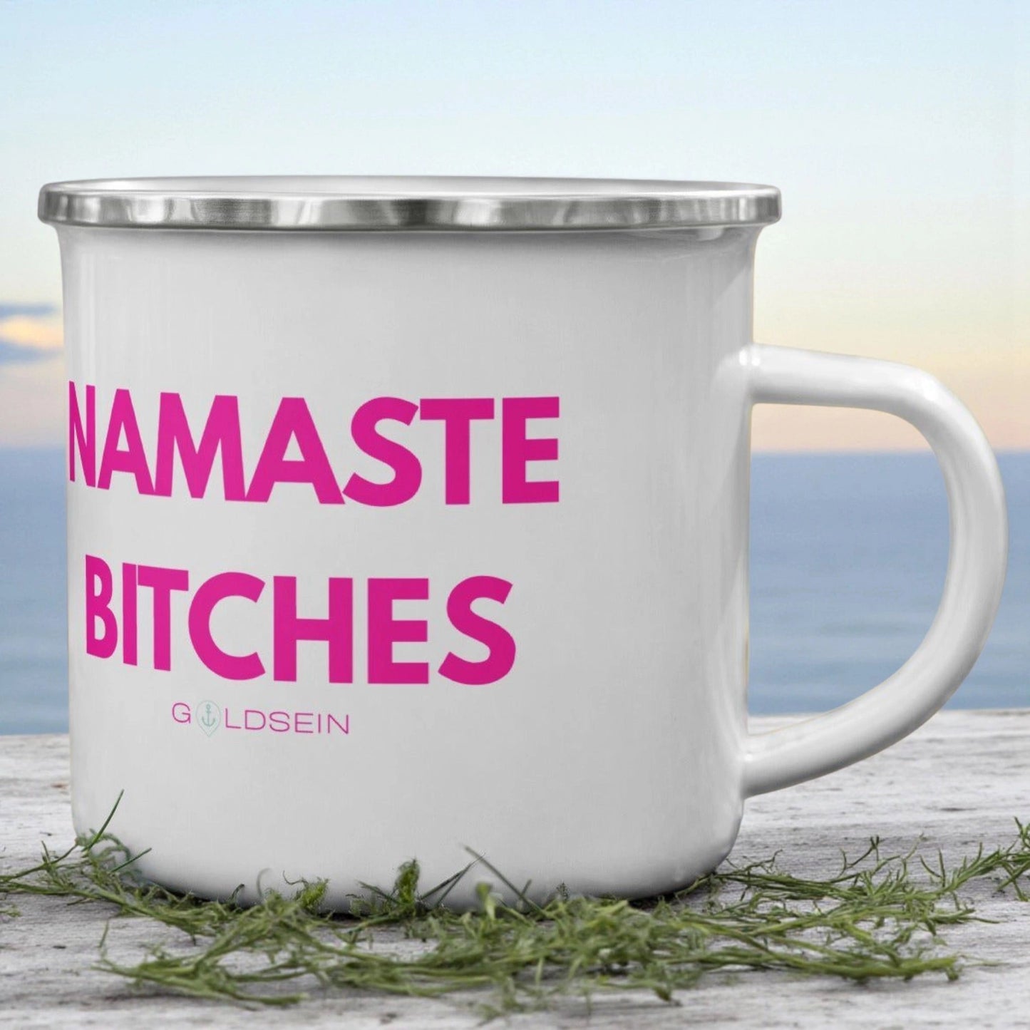 Deine neue Lieblingstasse: Goldsein "Namaste Bitches" Becher für die Yoga-Auszeit. Bleib lässig motiviert!