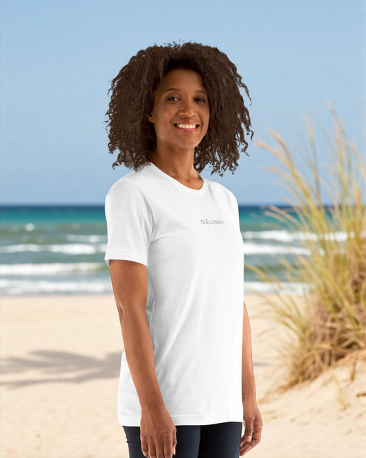 „Goldsein T-Shirt Weiß mit Anker-Logo vorne, selbstbewusst-lockerer Stil.“1