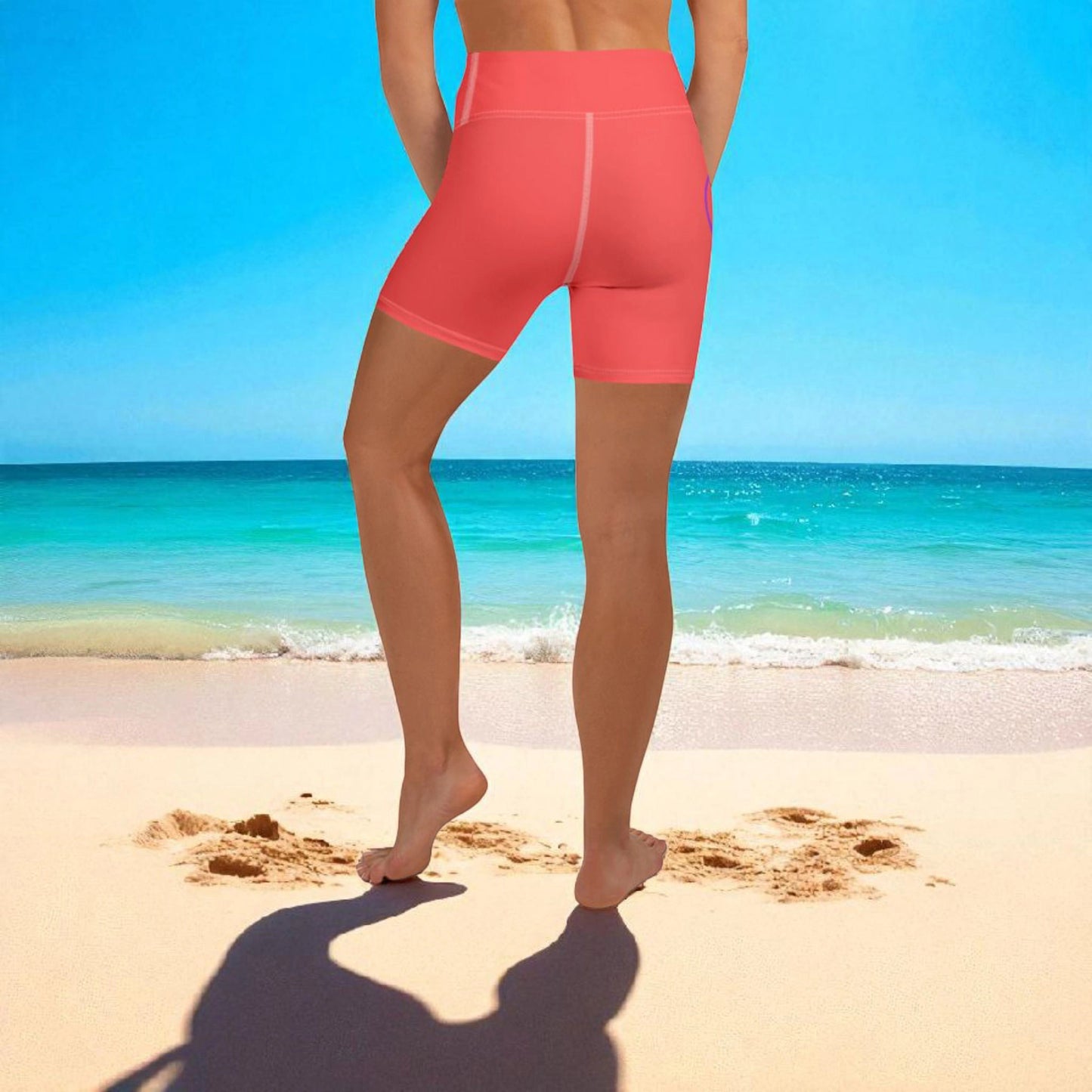 „Goldsein Yoga Leggings Drop Coral Short – spüre Leichtigkeit und Bewegungsfreiheit in dieser bequemen, figurbetonten Leggings in warmem Korallton. Hinteransicht