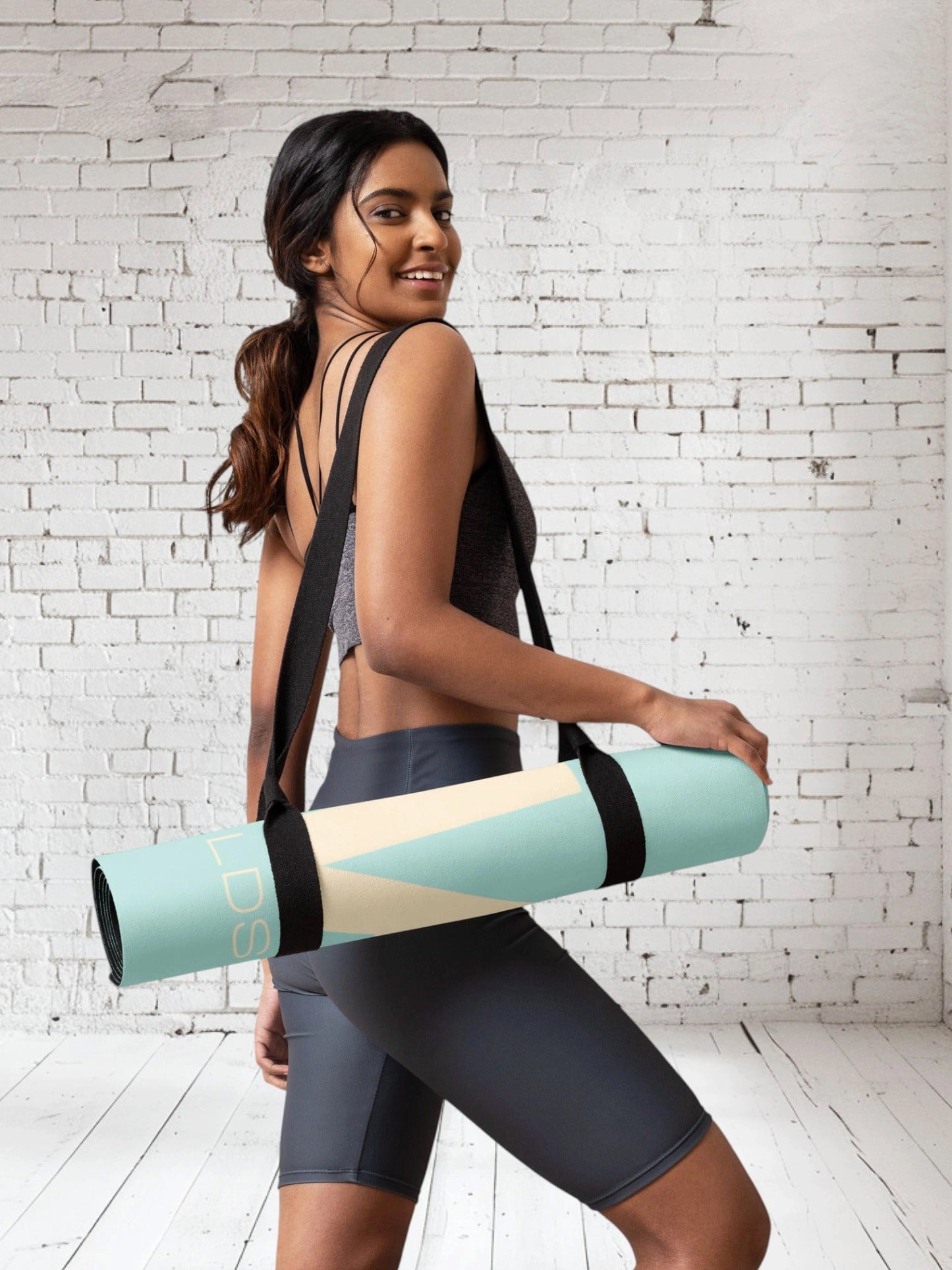 „Nachhaltige, rutschfeste Premium-Yogamatte in Mintgrün mit goldenem ‚Namaste‘-Design – Goldsein Yoga Mat.“detail2