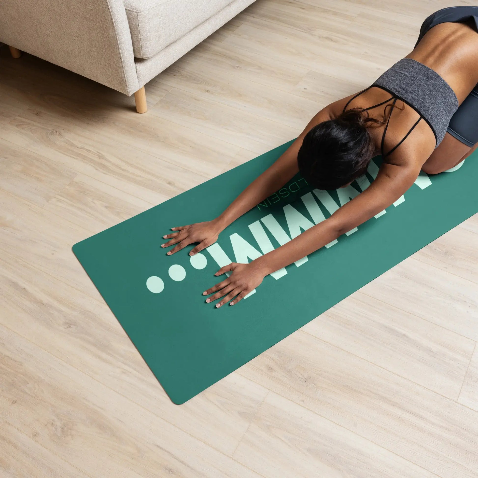 „Goldsein Yoga Matte Ommmm Green – angenehm, bequem und für entspanntes Yoga.“ 1