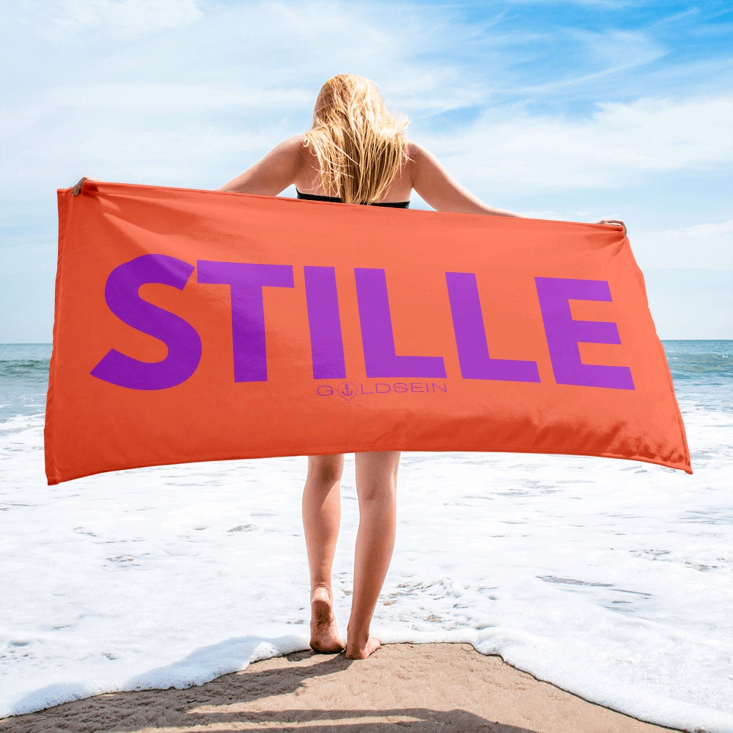 Weiches, modernes goldsein Strandtuch "Stille" in Koralle/Lila. Leicht und ideal für die Reise.