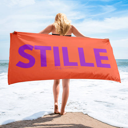 Weiches, modernes goldsein Strandtuch "Stille" in Koralle/Lila. Leicht und ideal für die Reise.