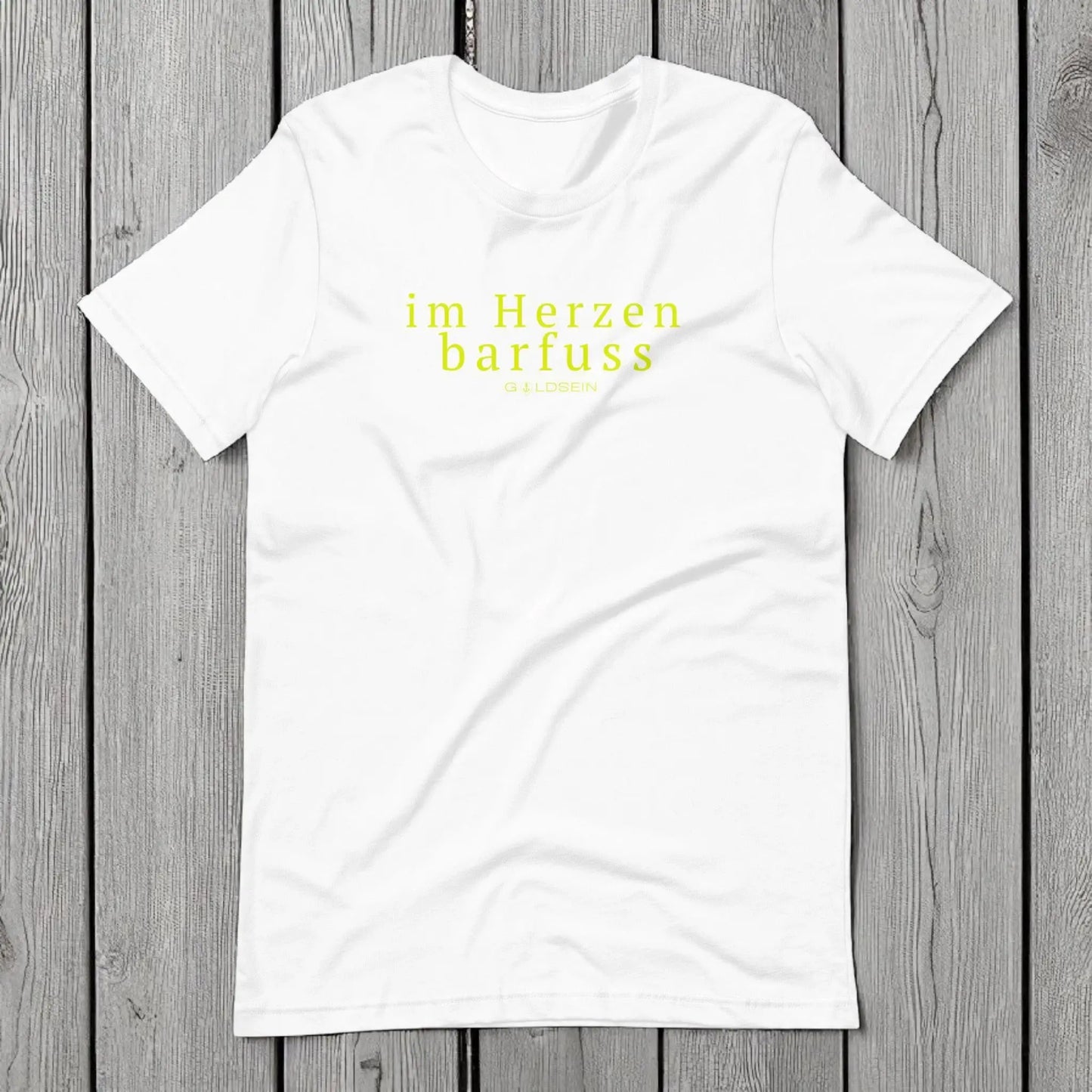 Goldsein T-Shirt 'Barfuß im Herzen', Frontansicht liegend Leichtigkeit und Bodensee-Feeling