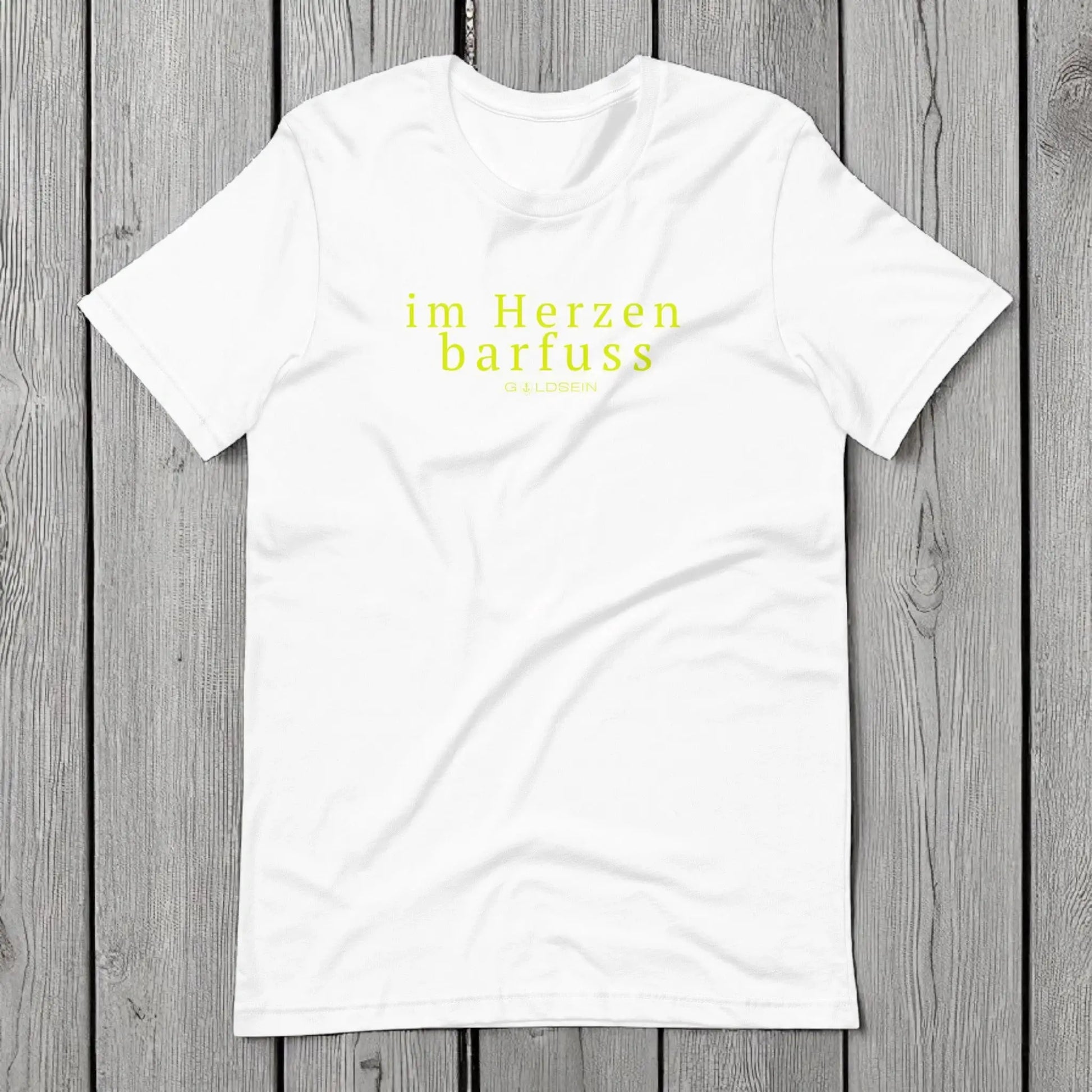 Goldsein T-Shirt 'Barfuß im Herzen', Frontansicht liegend Leichtigkeit und Bodensee-Feeling