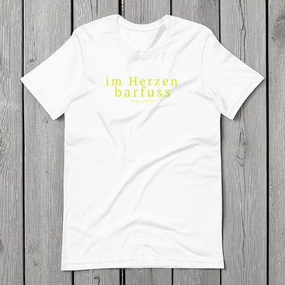 Goldsein T-Shirt 'Barfuß im Herzen', Frontansicht liegend Leichtigkeit und Bodensee-Feeling