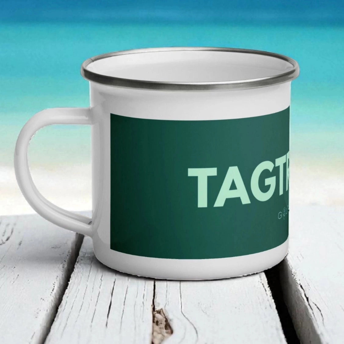 „Goldsein Emaille-Tasse ‚Tagträumer‘ Grün, Traumwelt-Stil.“1