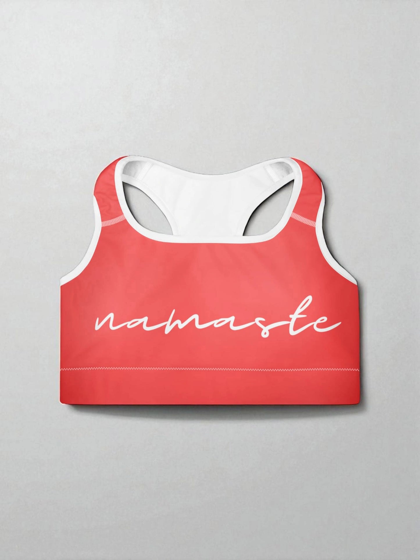 „Stylischer, gepolsterter Sport-BH in Koralle mit ‚Namaste‘-Design – entwickelt für maximale Performance beim Training – Goldsein Padded Sports Bra.“detail