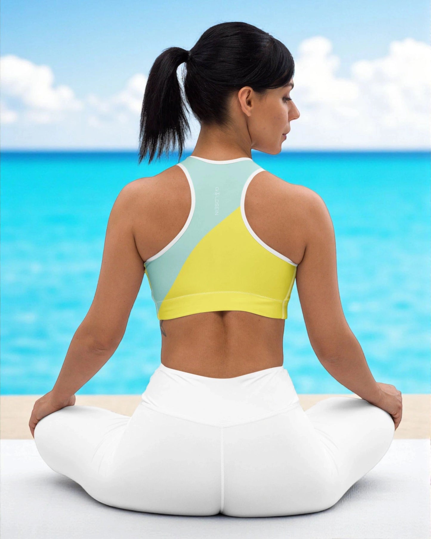 „Stylischer, femininer Sport-BH in Gelb-Mint mit ‚Namaste‘-Design – motivierend für jedes Workout."1