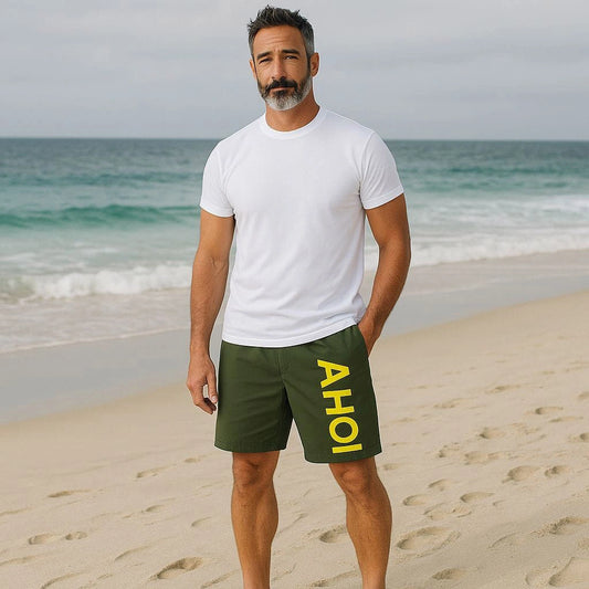 „Goldsein recycelte Herren-Swimshort ‚Ahoi‘ Grün/Gelb, Strand genießen, Sonne.“