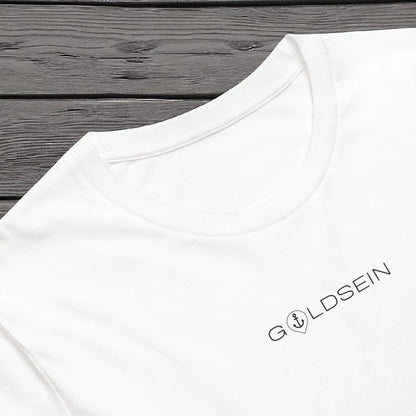 „Goldsein T-Shirt Weiß mit Anker-Logo vorne, selbstbewusst-lockerer Stil.“ detail 2