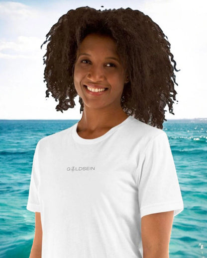 „Goldsein T-Shirt Weiß mit Anker-Logo vorne, selbstbewusst-lockerer Stil.“