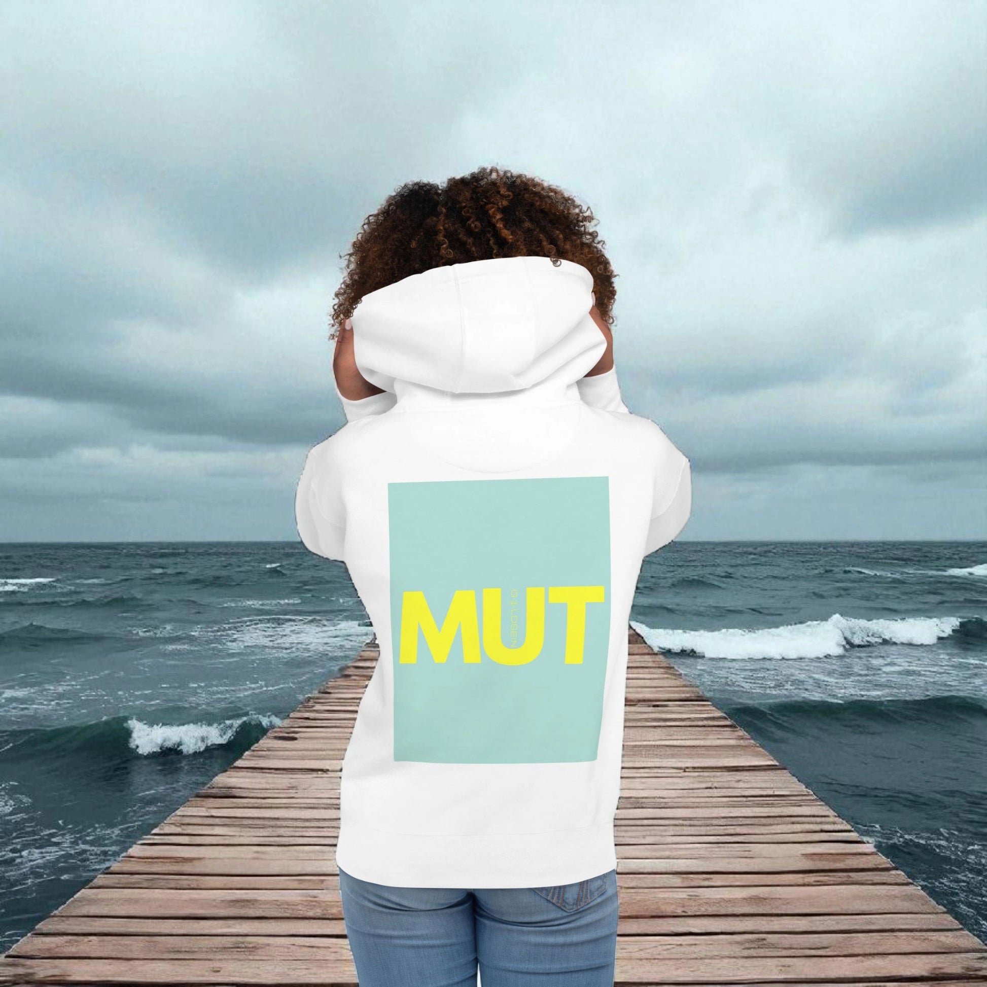 Sanfter und angenehmer goldsein Hoodie "Mut". Hochwertig und entspannend in den Farben Weiß/Türkis/Gelb.