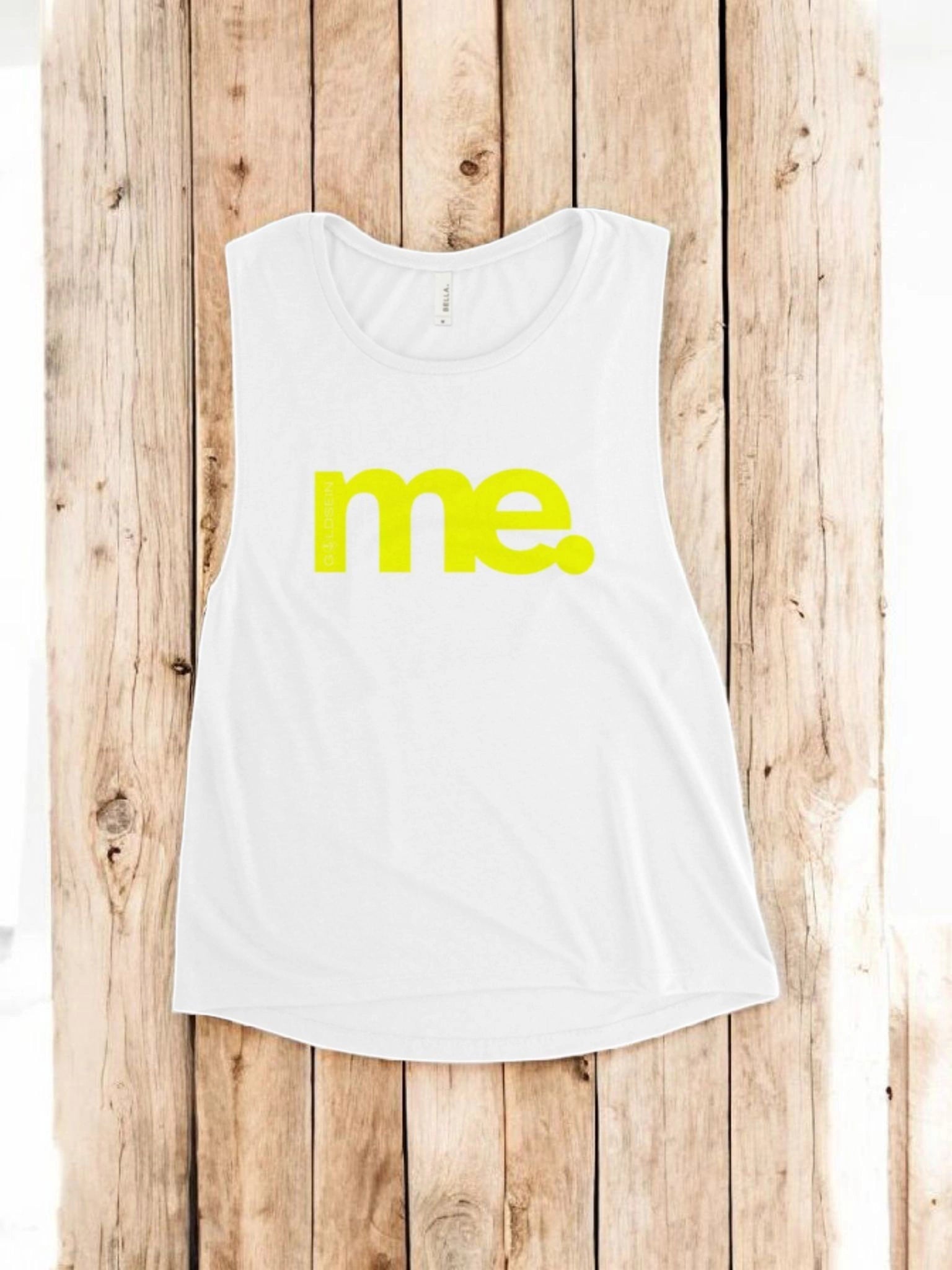 „Damen-Yoga-Top in Gelb mit ‚Selbstliebe Me‘-Design – unterstützt dich bei jedem Workout voller Energie – Goldsein Woman Yoga Tank Top.“detail